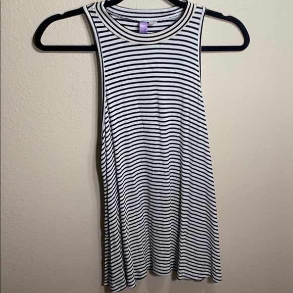 Black and white striped tank top - Picture 1 of 3